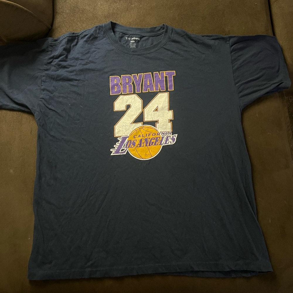 Kobe Bryant 24 Lakers Graphic T-Shirt- men’s X-Large